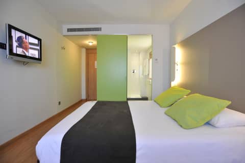 Travelodge Málaga Airport — hotel room
