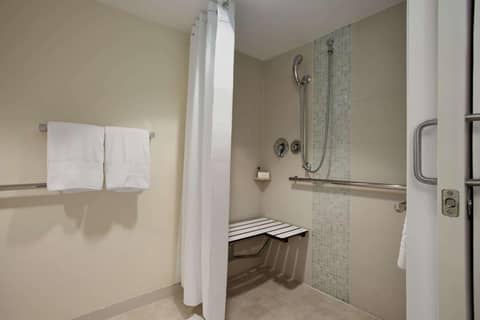 Hilton Miami Airport Blue Lagoon — photo 6