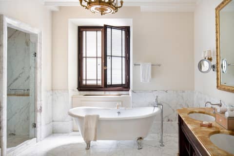 Four Seasons Hotel Firenze — bathroom