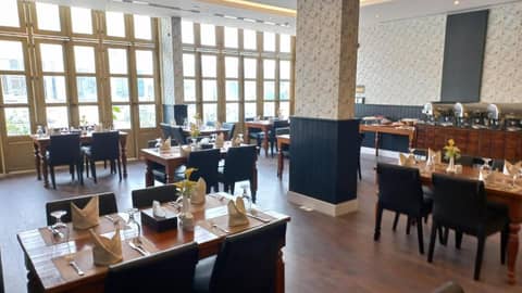 Coupard Hotel — dining