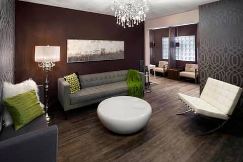 Four Points by Sheraton Hotel & Suites Calgary West — photo 2