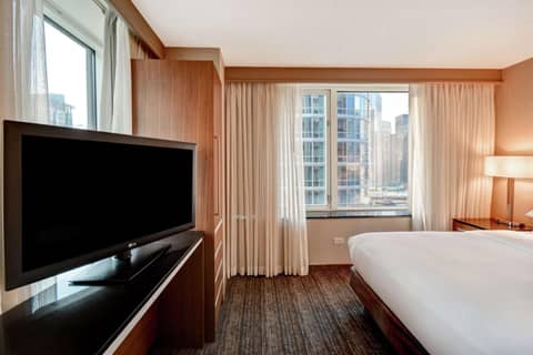 Embassy Suites by Hilton Chicago Downtown Magnificent Mile — photo 3