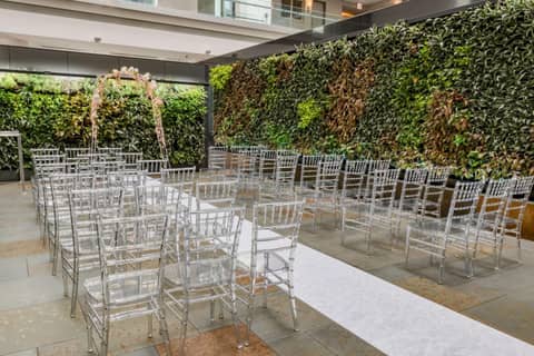 Embassy Suites by Hilton Chicago Downtown Magnificent Mile — photo 4