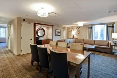 Embassy Suites by Hilton Chicago Downtown Magnificent Mile — photo 6