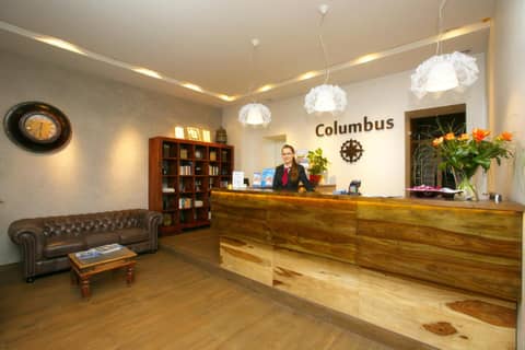 Hotel Columbus — recepcion & lobby