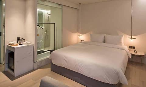 Cont Hotel — hotel room