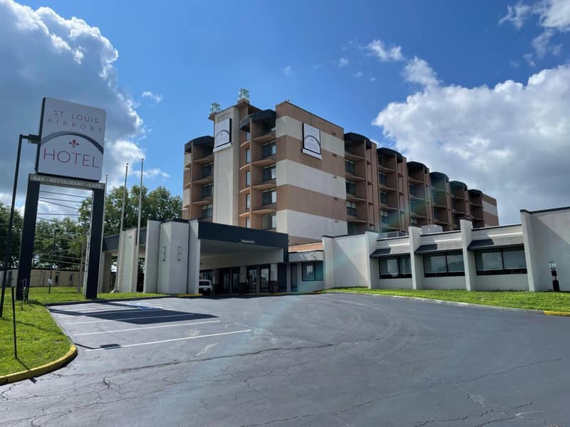 Saint Louis Airport Hotel — building