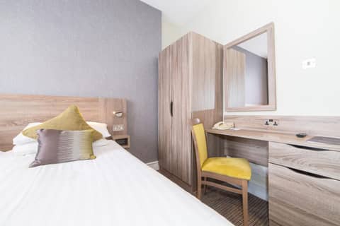 Phoenix Hotel — hotel room