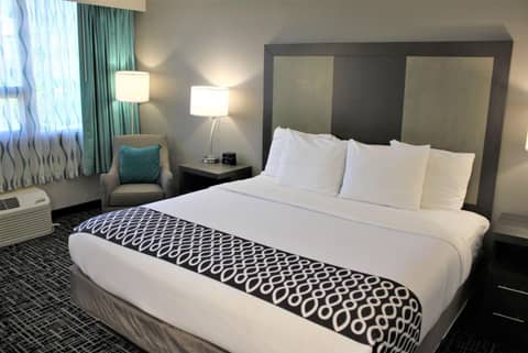 La Quinta Inn & Suites by Wyndham Indianapolis Downtown — photo 9