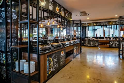 Amara Comfort Resort — dining