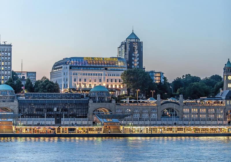 Hotel Hafen Hamburg — building