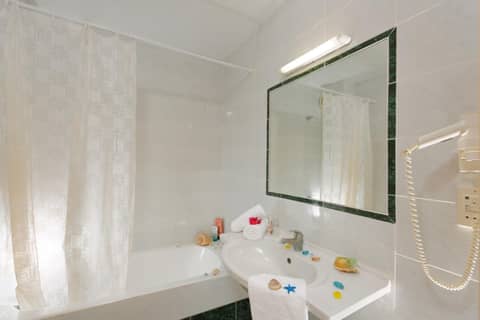 Agrabella Hotel - Adults Only — bathroom