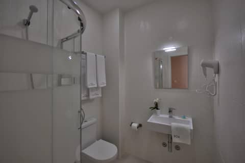Porto Charming Hotel — bathroom