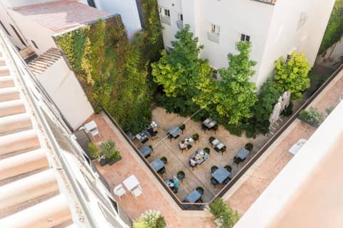 ICON Rosetó — balance & terrace