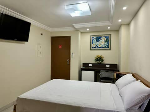 San Francisco Plazza Hotel — hotel room