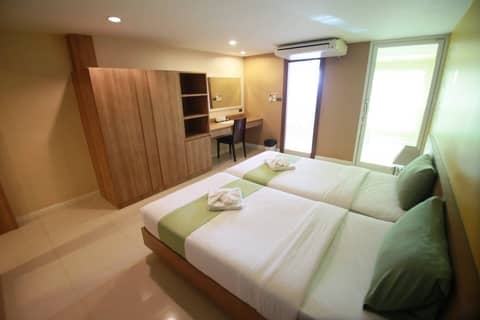 Pintree Service Apartment Pattaya — hotel room