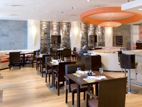 Novotel Mumbai Juhu Beach Hotel — photo 7