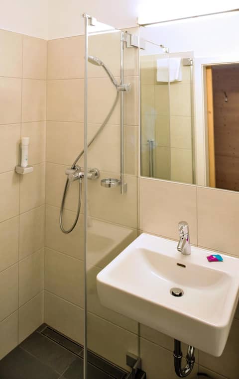 Hotel Markus Sittikus Salzburg — bathroom