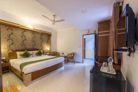 Treebo Akshaya Lalbagh Inn — hotel room
