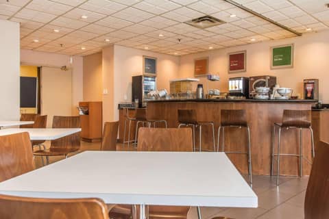 Comfort Suites Downtown — photo 5