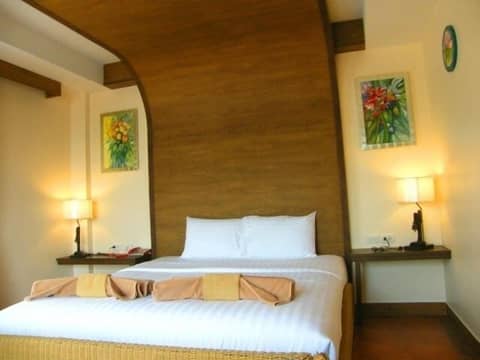 The Red Balcony Inn — hotel room