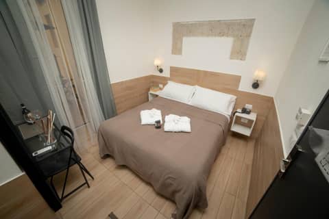 Ideal City Walk — hotel room