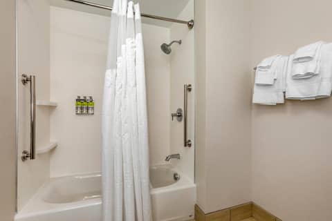 Holiday Inn Express & Suites - Phoenix Dwtn - State Capitol by IHG — photo 3