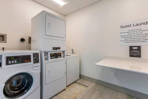 Holiday Inn Express & Suites - Phoenix Dwtn - State Capitol by IHG — photo 6