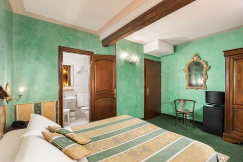 Hotel Marconi — hotel room
