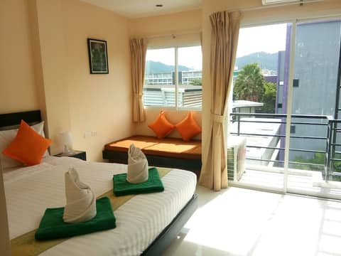 Island Patong Beachfront Apartments — hotel room