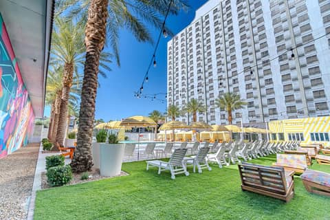 OYO Hotel and Casino Las Vegas — recepcion & lobby