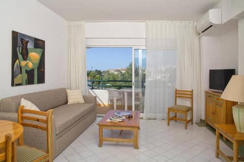 Ourabay Hotel Apartamento - Art & Holidays — hotel room