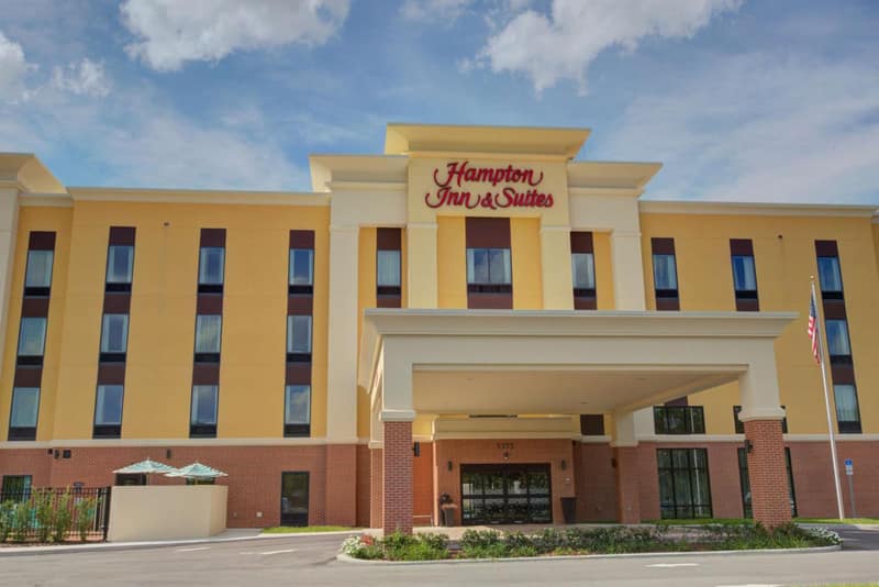 Hampton Inn & Suites by Hilton Tampa Busch Gardens Area — building