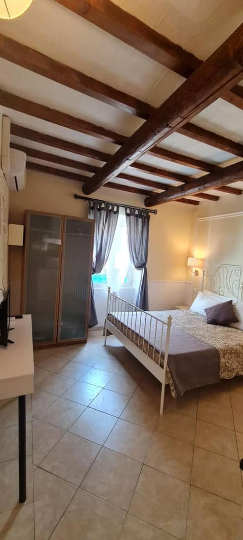 Soggiorno dell Agnolo — bedroom