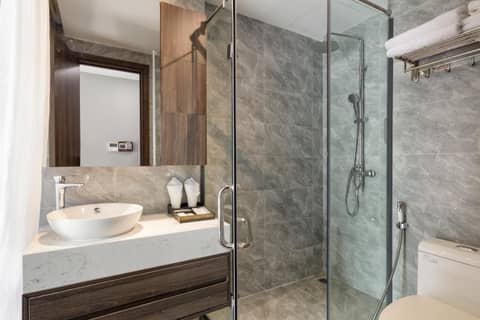 Ivy Hotel Nha Trang — bathroom