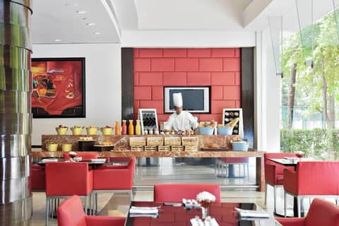 Lakeside Chalet - Mumbai, Marriott Executive Apartments — photo 3