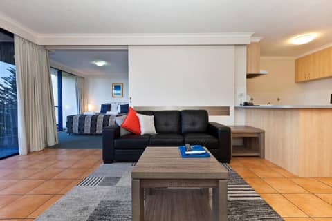 Surf Regency — hotel room