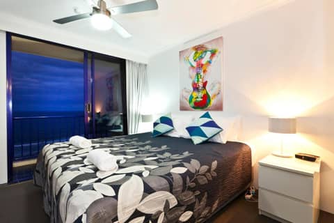 Surf Regency — hotel room