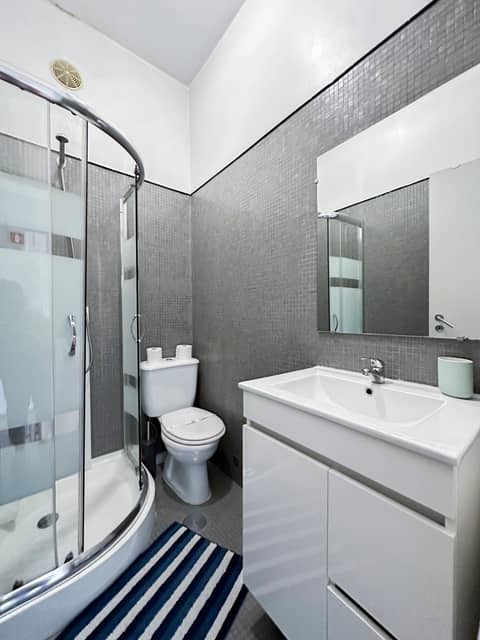Oporto Trindade Residence — bathroom