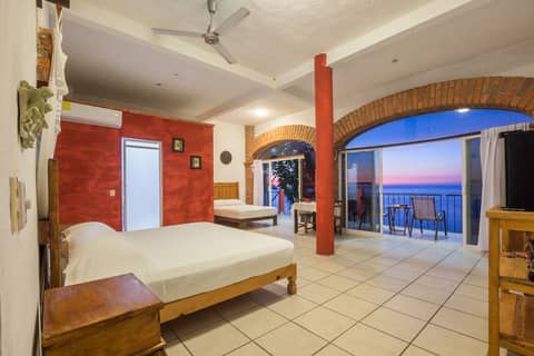 Traditional Sierra Leon Oceanfront Rooms — photo 3