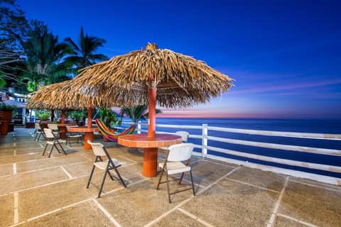 Traditional Sierra Leon Oceanfront Rooms — photo 5