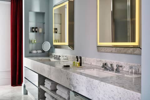 W Rome — bathroom
