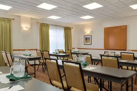 Country Inn & Suites by Radisson, Calgary-Northeast — photo 6