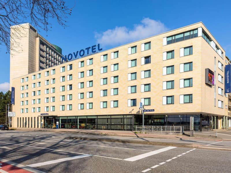 Novotel Hamburg City Alster — building