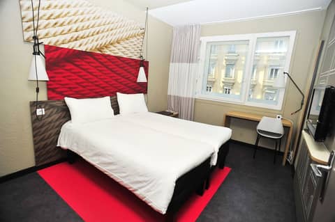 Ibis Lyon Centre — hotel room