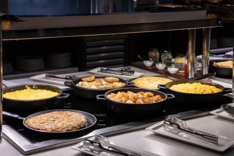 Catalonia Atenas — dining