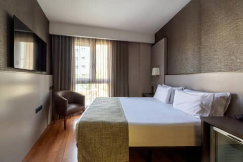 Catalonia Atenas — hotel room