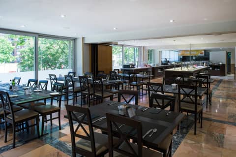 Catalonia Atenas — dining