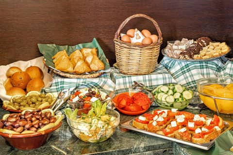 Plaka Hotel — dining