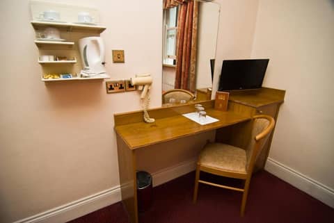 Alexandra Hotel — hotel room
